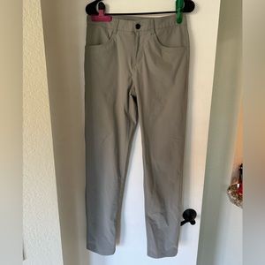 Men’s Vuori Meta Chino Pant in light gray Size 30